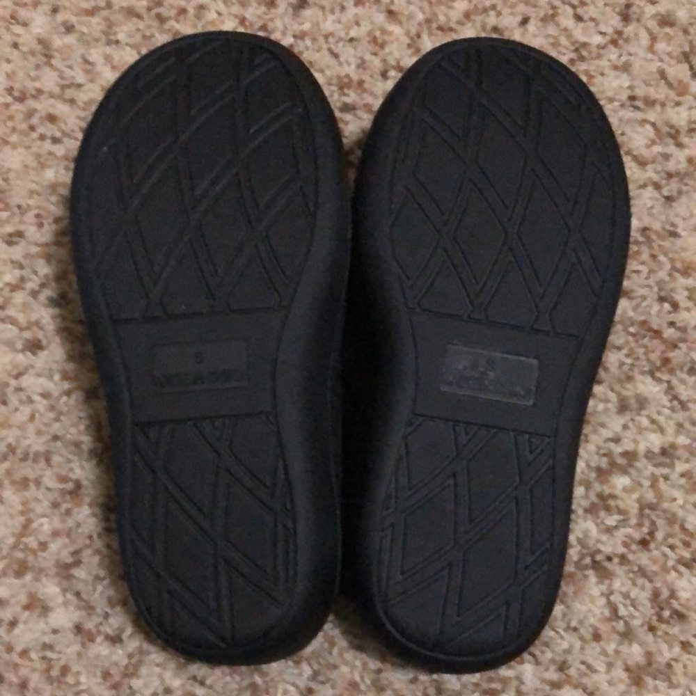 NEW Comfy Classic pair of moccasin slippers